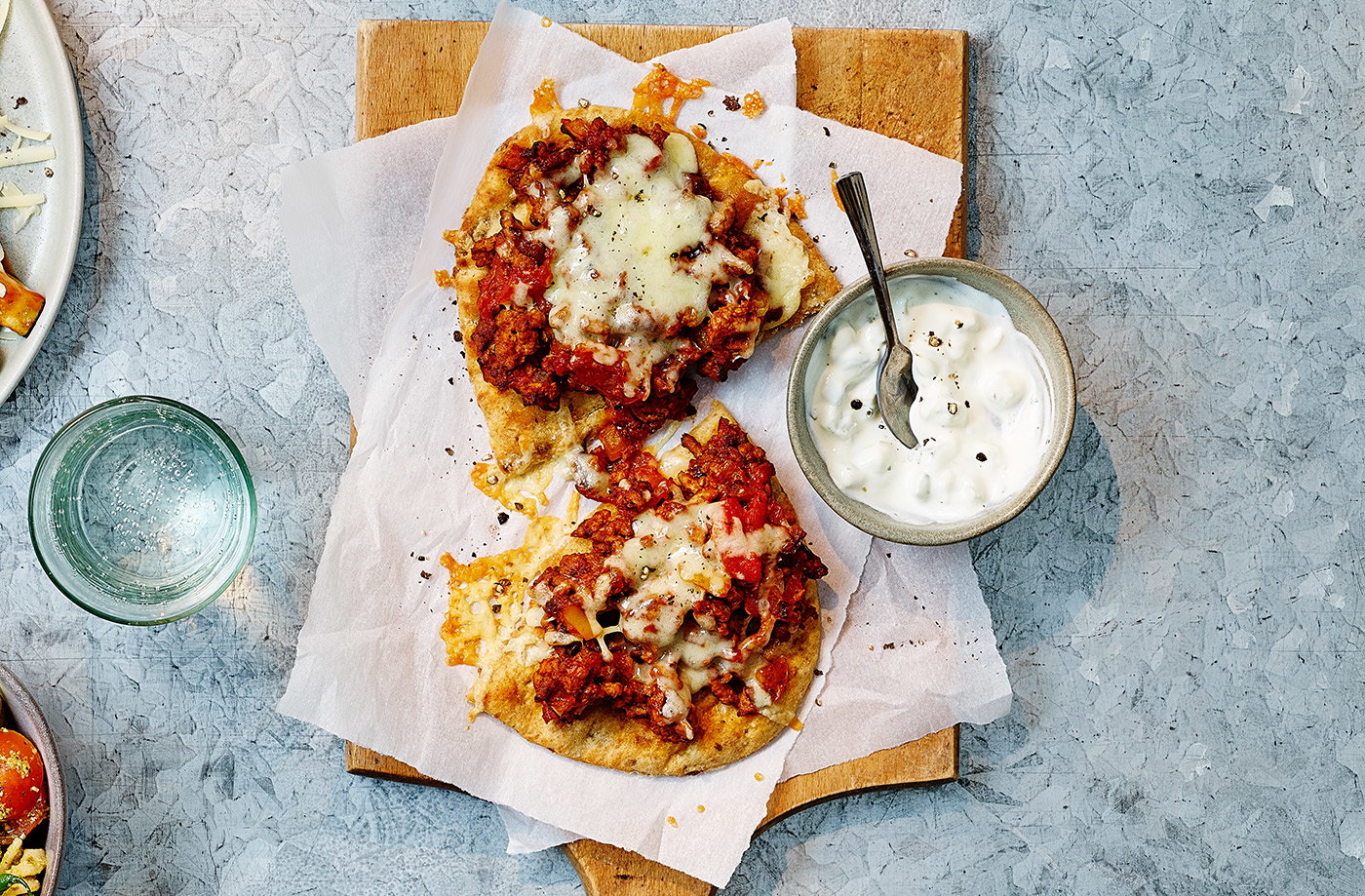 Cheesy turkey mince pizzas recipe