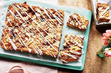 Bakewell blondies