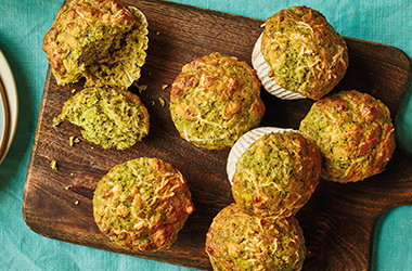 Cheesy kale muffins