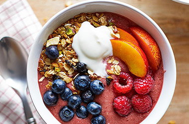 Raspberry and nectarine smoothie bowl