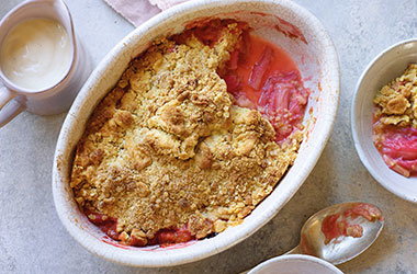 Rhubarb crumble