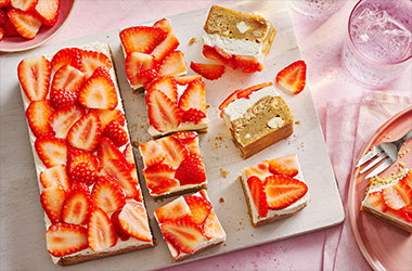 Strawberry cheesecake blondies