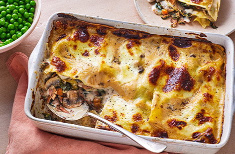 Our cheat’s lasagne makes midweek cooking easy! Garlicky mushrooms and bacon are layered between lasagne sheets with creamy mushroom soup and mozzarella. The kids will love this version of the classic Italian dish.