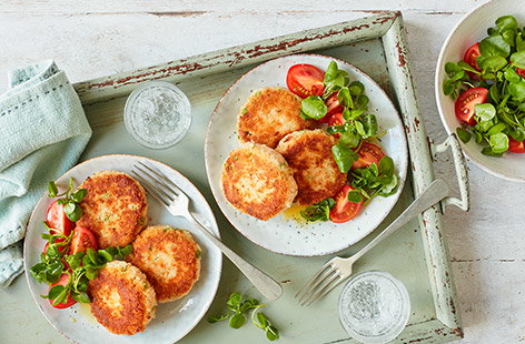 Keep a couple of tins of tuna in the cupboard ready for making these simple tuna fishcakes. A super simple wallet-friendly dinner, these crispy fishcakes have added spring onions and peas for an extra boost of flavour.