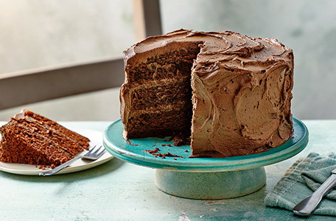 This vegan chocolate fudge cake is an absolute showstopper. The iced cake will keep in the freezer for up to 3 months, so you can freeze any leftovers and enjoy at a later date.