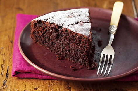 Looking to bake something a little different? Learn how to make a beetroot cake with our nifty recipe. With rich dark chocolate and earthy beetroot this simple sponge is elegant and delicious. Give this chocolate beetroot cake a go today!