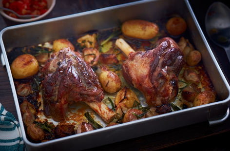 Looking for a Sunday roast for two? Try this one-tray dish with tender lamb shanks, rosemary and potatoes. Whilst the lamb slow cooks, prepare a punchy romesco sauce with the peppers, almonds, garlic, oil and vinegar, perfect for spooning over the meat once served.