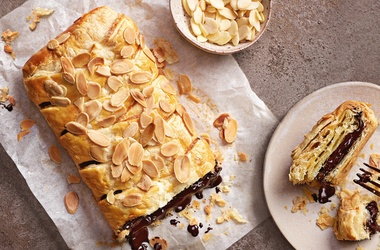 Chocolate pastry lattice