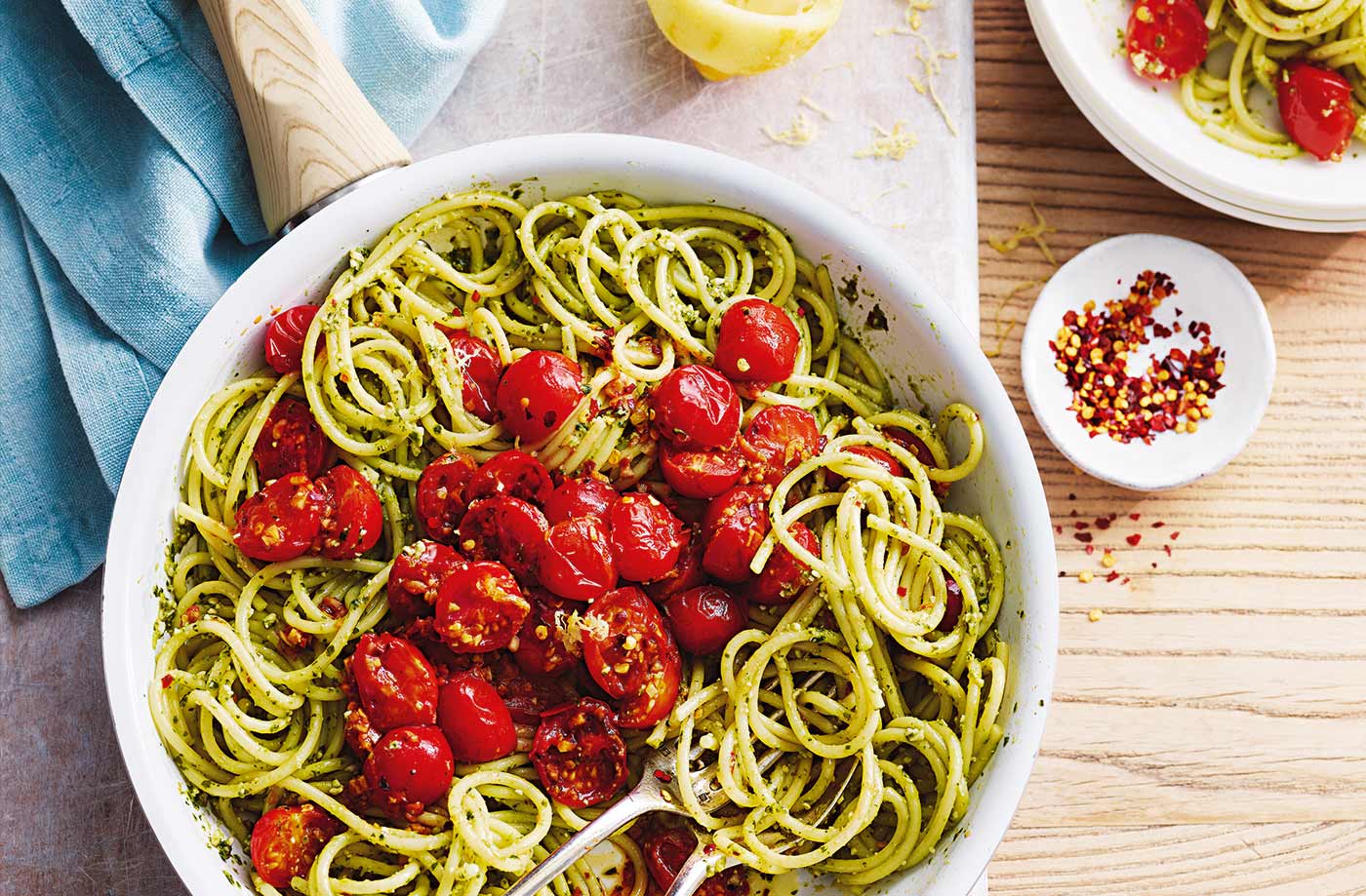 Tomato and pesto spaghetti recipe
